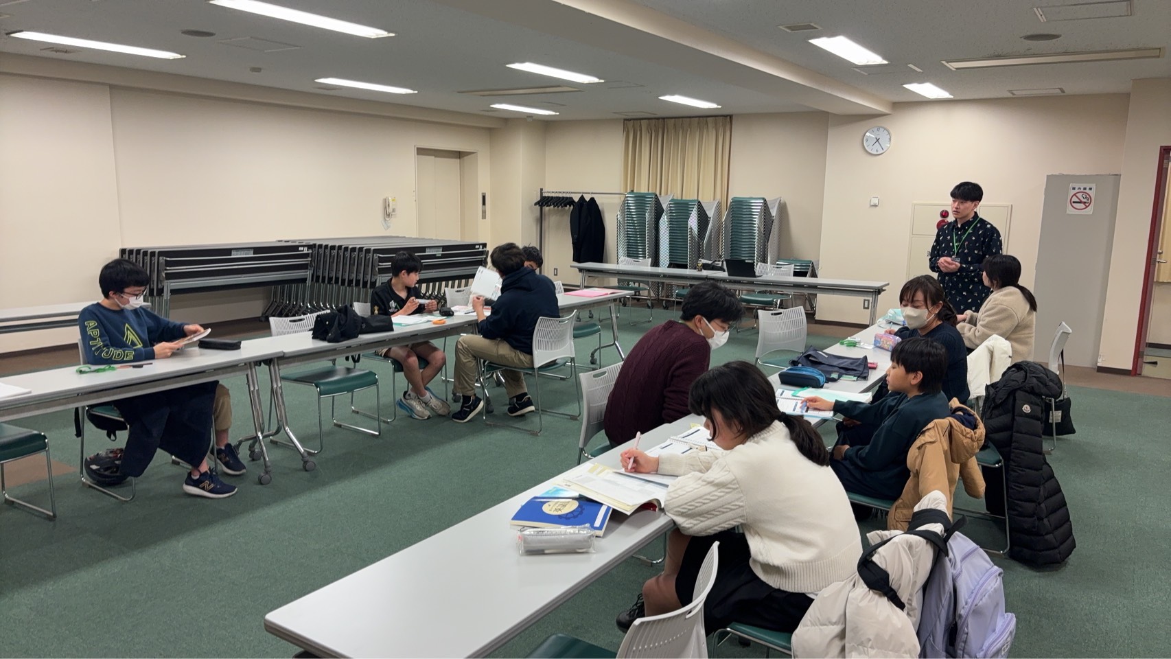 小集団で学習に取り組む授業の様子